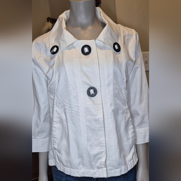 Talie Jackets & Blazers - Women's White Button-Up Jacket